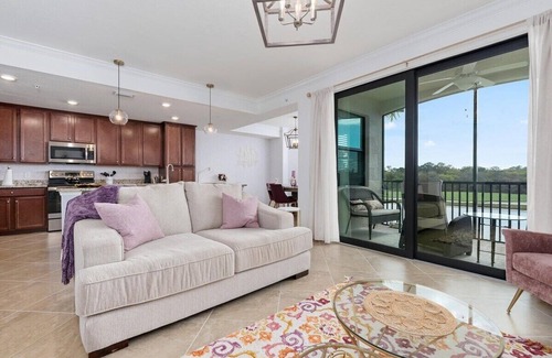 Lakewood Ranch Condo | Lakefront 2 BR/2 BA condo in Lakewood National Golf Club - Pearl in the Rough