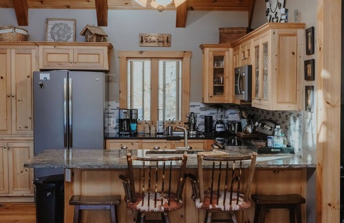 Lake Toxaway Cabin | Lakefront 3 bedroom cabin sleeps 10, 8 minute drive to Gorges State Park