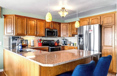 Twin Lake House | Lakefront +Beach | Pontoon Rtl | Hot Tub + Kayaks