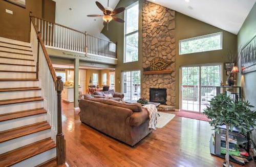 Blue Eye House | Lakefront Blue Eye Cottage with Hot Tub and Fire Pit!