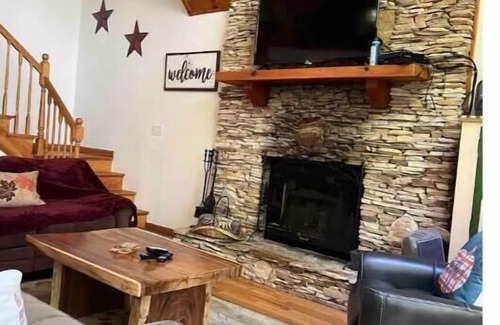 Unaka House | Lakefront Cabin Bordering Nat Park w/Hot Tub!