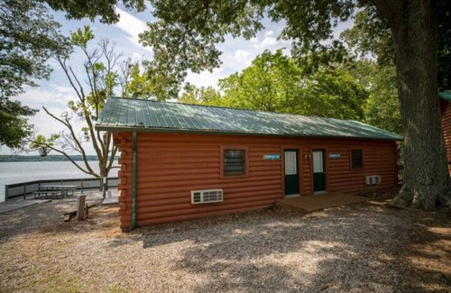 Cadiz Cabin | Lakefront Cabin - Breathtaking Lake Barkley Views
