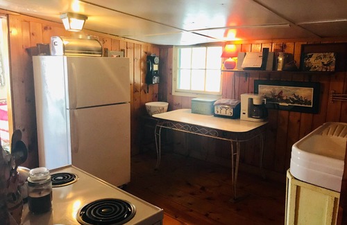 Windsor Cabin | Lakefront Cabin in Beautiful, Quiet Location