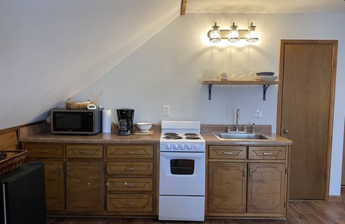 Five Points House | Lakefront Cabin on West Point Lake, private dock, fire pit! Near Lagrange