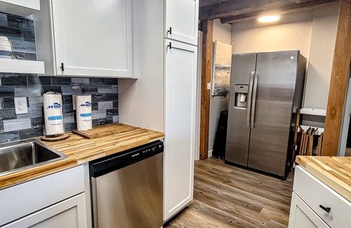 Dandridge Cabin | Lakefront cabin w/free attraction tickets, electric fireplace, & washer/dryer