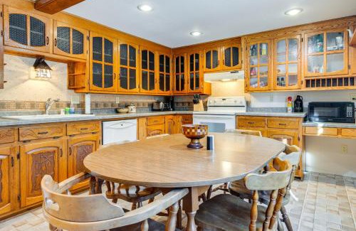 Cecil House | Lakefront Cabin with Shared Beach in Cecil!