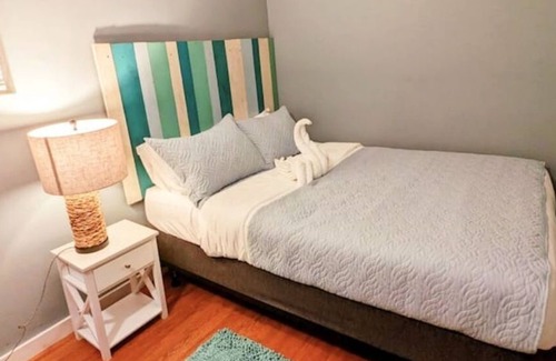 Solon Mills House | Lakefront Comfy 1BR Cabin @ The Lake-Heim by Chain-O-Lakes