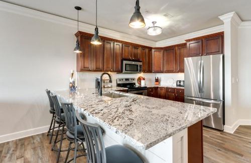 Osage Beach Apartment | Lakefront Condo with Pool Access in Osage Beach!