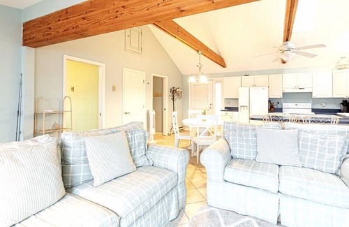 Vandalia Cottage | Lakefront cottage- Birch Lake