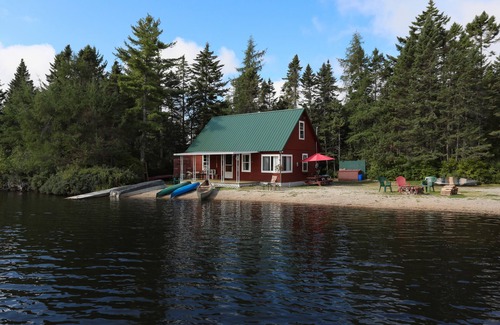 Franklin Cottage | Lakefront Cottage on the beach-George's Pond