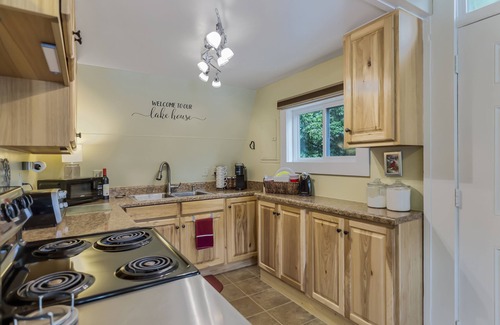 Mountain Rest Cottage | Lakefront Cottage on Serene Lake Becky