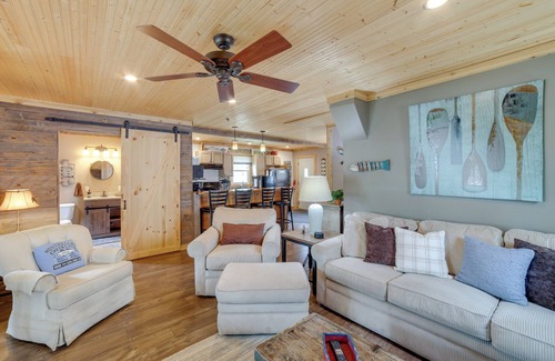 Monticello Cottage | Lakefront Cottage w/Deck Near Indiana Beach!