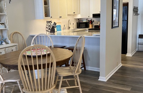 Anderson Condo | Lakefront/Expansive Porch. Trees. Pool. Pavilion. Kayaks. 35 minutes to Clemson.