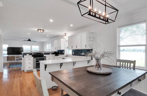 Ridgeway House | Lakefront Family friendly 3-bedroom house with 2 boat slips