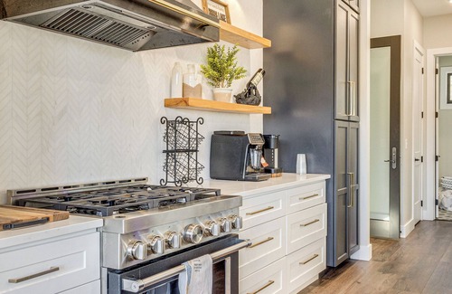 Jacksboro House | Lakefront Gem: Dock & Hot Tub in Jacksboro