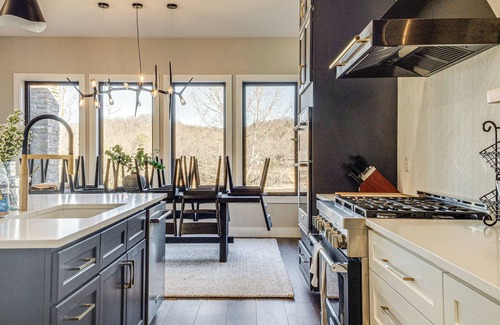 Jacksboro House | Lakefront Gem: Dock & Hot Tub in Jacksboro