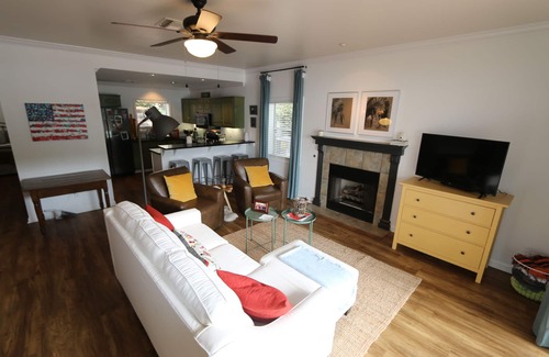 Dadeville Condo | Lakefront Getaway – 1BR/1BA Walk-Out Condo with Stunning Views