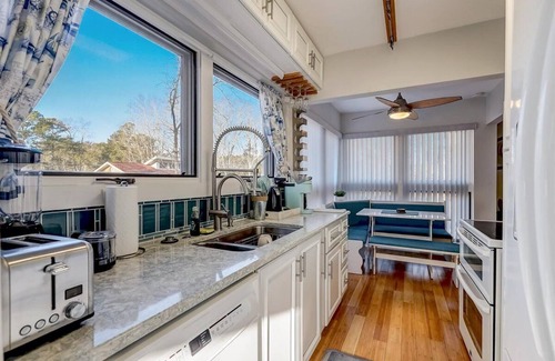 Buford House | Lakefront Getaway on Lake Lanier w/Boat Dock