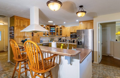 Citrus Springs House | Lakefront Getaway! Relax Spa Dock Kayaks Firepit Handicap Friendly