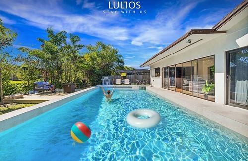 Ludlam House | Lakefront Getaway w/Pool, BBQ & Playground