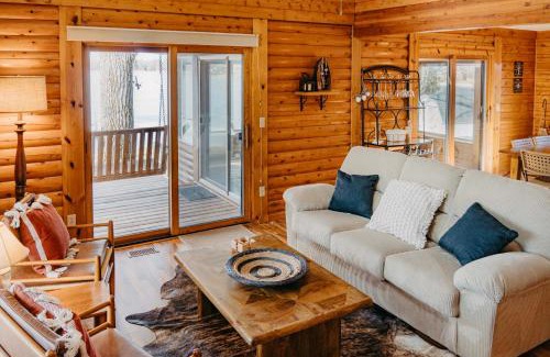 Athens House | Lakefront Getaway with Dock in Akron