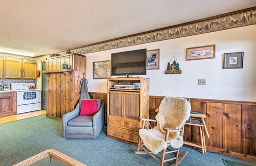 Glen Arbor Apartment | Lakefront Glen Arbor Condo with Boat Dock Access!