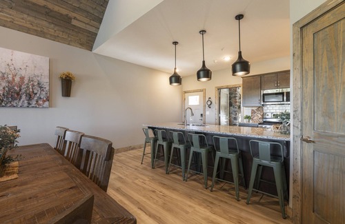 Table Rock House | Lakefront Haven with Hot Tub and Gym