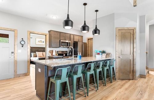 Table Rock House | Lakefront Haven with Hot Tub and Gym