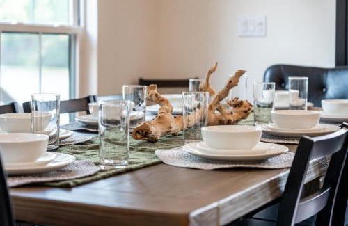 Mid America House | Lakefront, Heated Pool, Hot Tub, Game Room!