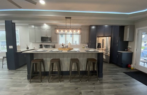 Huron House | Lakefront home. Beach & park access. 8 miles to Cedar Point. 4 bedrooms 3 baths.