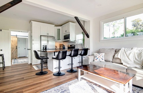 Keystone House | Lakefront Home's Separate Apartment in Odessa, Tampa, FL!