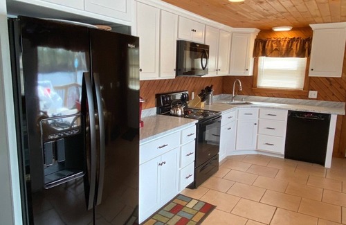 Oxford House | Lakefront Home with Hot Tub - Fall Fairs, Foliage, Hike, Kayak - Fall 25% off