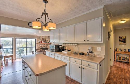 Lavonia House | Lakefront Lavonia Cottage with 2-Story Dock!