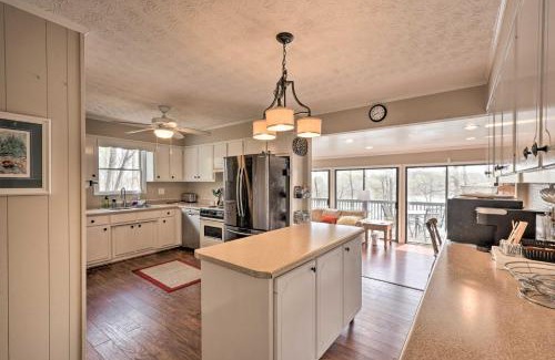 Lavonia House | Lakefront Lavonia Cottage with 2-Story Dock!