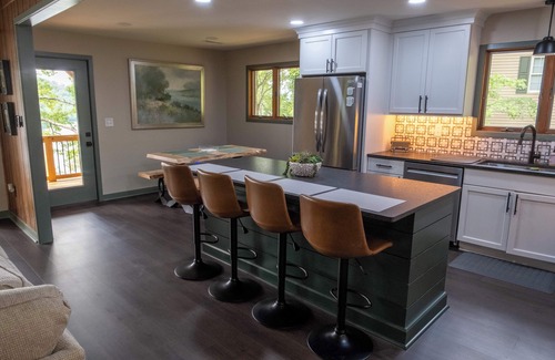 Unaka House | Lakefront Living- Completely remodeled 3 BR/3.5 BA on water with dock.