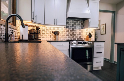 Unaka House | Lakefront Living- Completely remodeled 3 BR/3.5 BA on water with dock.