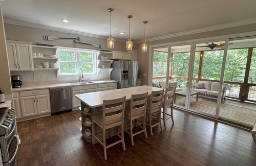 Gilbert House | Lakefront Luxury Home for Large Families on Lake Murray - Right Next to Marina