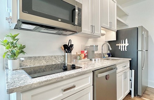 Cedar Bluff Resort | LAKEFRONT Mini-Resort Sleeps 32! Pool, hot tub, kayaks, fire pits, & more!