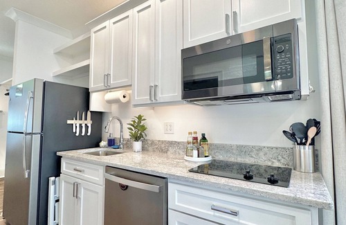 Cedar Bluff Resort | LAKEFRONT Mini-Resort Sleeps 32! Pool, hot tub, kayaks, fire pits, & more!