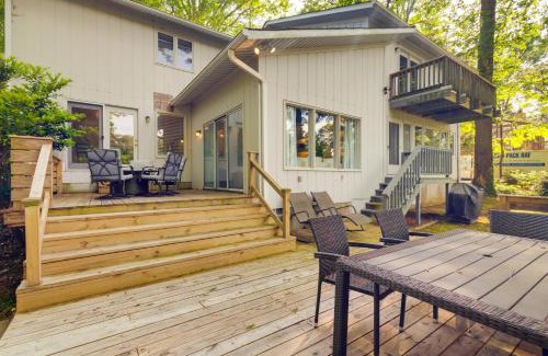 North Newport News House | Lakefront Newport News Home, 6 Mi to City Center!