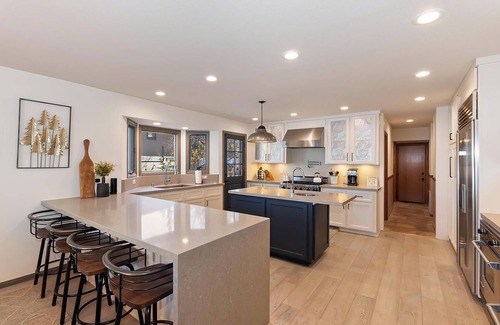 Boulder Bay Cabin | Lakefront On Waterview: Only 38 Steps to the Lake! Newly Remodeled! Stunning Views! Chef's Kitchen! Indoor hot tub and Sauna!