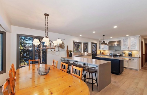 Boulder Bay Cabin | Lakefront On Waterview: Only 38 Steps to the Lake! Newly Remodeled! Stunning Views! Chef's Kitchen! Indoor hot tub and Sauna!