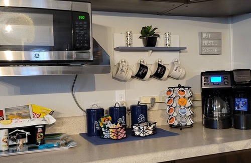 Clermont Cabin | LAKEFRONT- peaceful hideaway, short drive to attractions, springs and beaches.