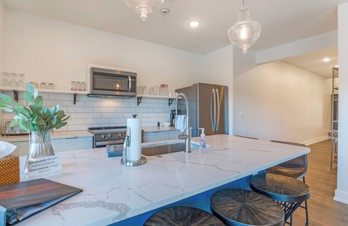 Osage Beach Condo | Lakefront/pool/CenterofOsageBeach 2 Bedroom/Sleeps 6 located above 1932 Reserve