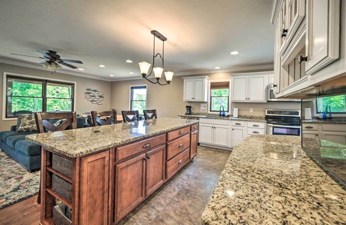 Eddyville House | Lakefront 'Rest-Ashored' Home w/Private Dock!