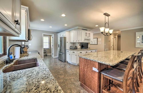 Eddyville House | Lakefront 'Rest-Ashored' Home w/Private Dock!