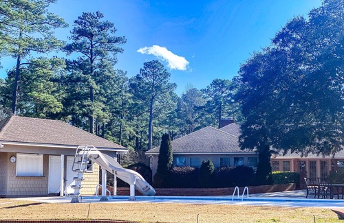 South View Apartment | Lakefront Retreat w/ Pool