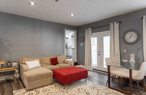 Cicero House | Lakefront Sleeps 15, <20 min from Grand Park & Ruoff Music Center