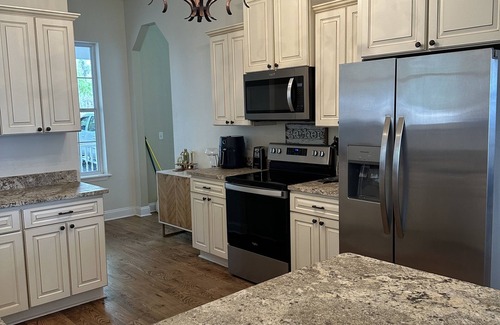 Madison House | Lakefront southern charm in beautiful quiet area