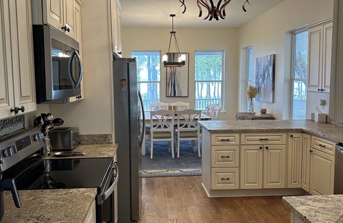 Madison House | Lakefront southern charm in beautiful quiet area